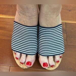 GUC Wild Pair Size 9 Wedges Navy Blue and White stripped stretchy fabric